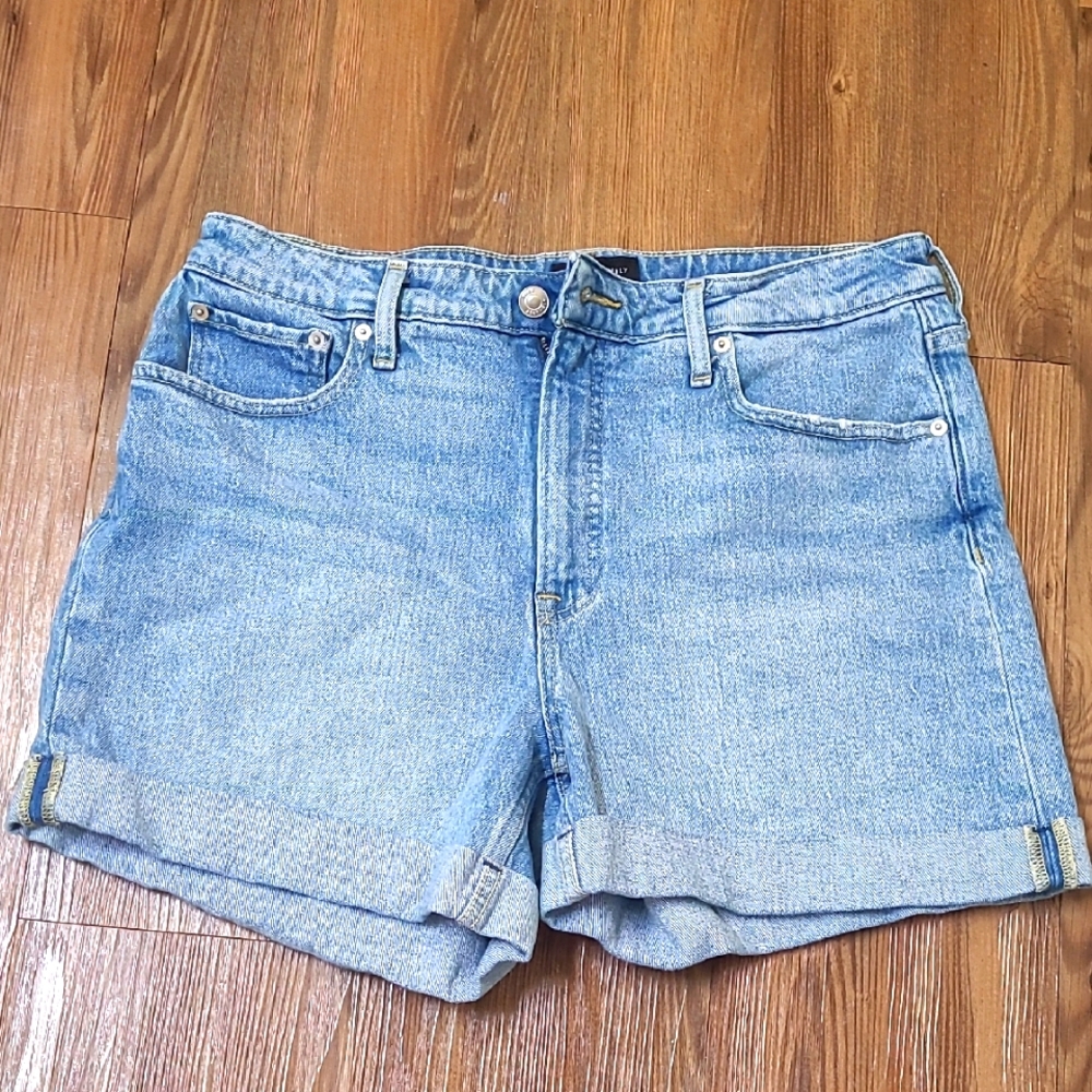 FREE anssenbly Classic Blue Denim Women's Shorts used good condition.